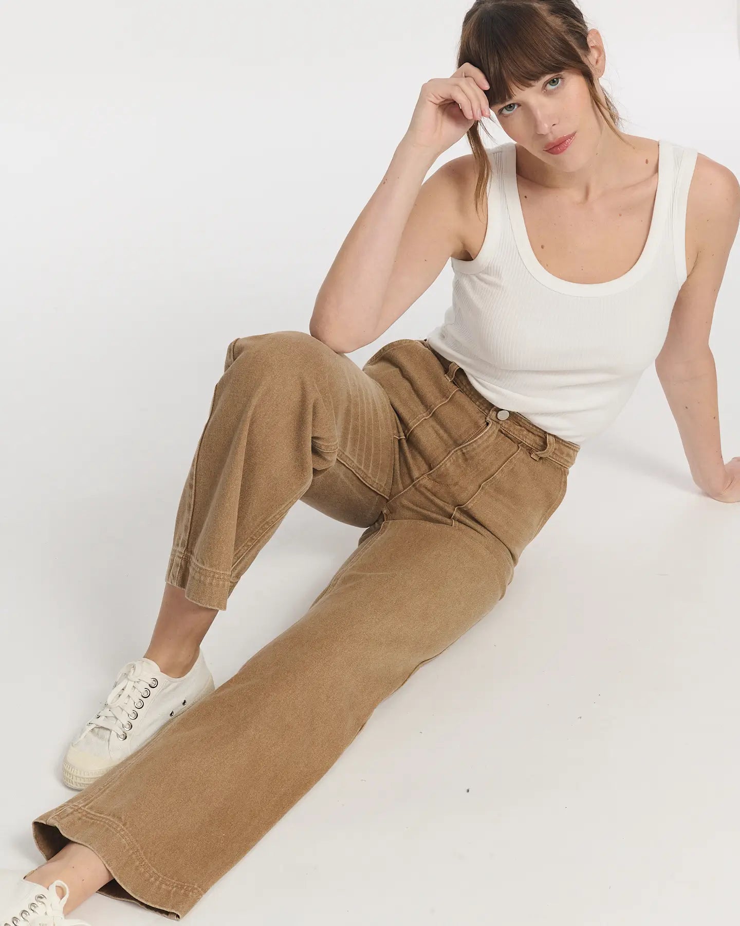 Jean large femme taille haute : Pourquoi cette coupe révolutionne nos dressings
