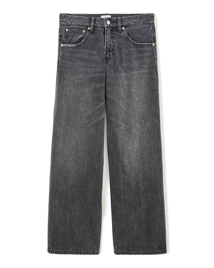 Jean femme en denim 100 % coton de couleur gris poussière, coupe loose avec jambes larges pour un confort et un style décontracté adapté à toutes les morphologies.