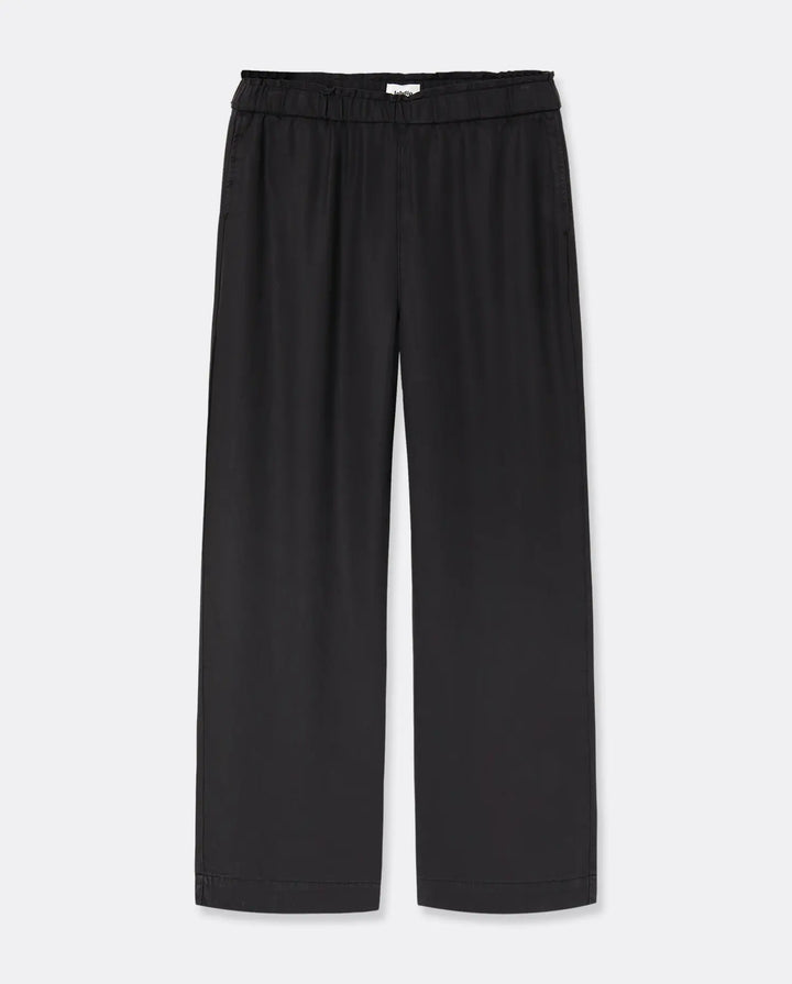 Pantalon fluide marron en tencel, coupe droite et ample, conçu pour s’adapter à toutes les morphologies féminines avec un confort optimal.