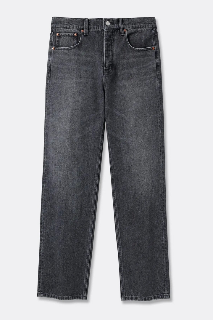Jean droit pour femme en denim gris foncé, matière coton, coupe classique et ajustée, s’adaptant à toutes les morphologies pour un confort optimal.
