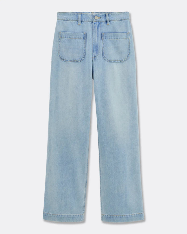 Jean femme en denim léger bleu poussière, coupe droite et confortable avec poches plaquées devant, en coton doux et adapté à toutes les morphologies.