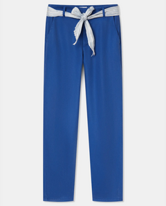 Pantalon en tencel bleu outremer, coupe droite ajustée, matière fluide et légère, ceinture en tissu nouée à la taille pour un style décontracté et féminin.