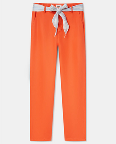 Pantalon femme en tencel orange vif, coupe droite ajustée avec ceinture légère à nouer, matière douce et fluide idéale pour l’été, s’adapte à toutes les morphologies.