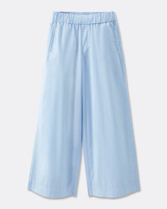 Pantalon large pour femme en popeline légère bleu clair, coupe fluide avec taille élastique confortable, idéal pour un style d’été décontracté.