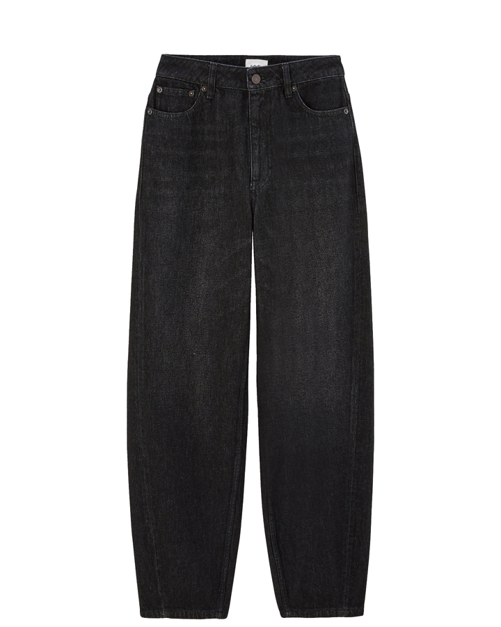 Jean femme en denim 100% coton couleur gris foncé avec coupe droite et taille haute, offrant une silhouette confortable et adaptable à toutes les morphologies.